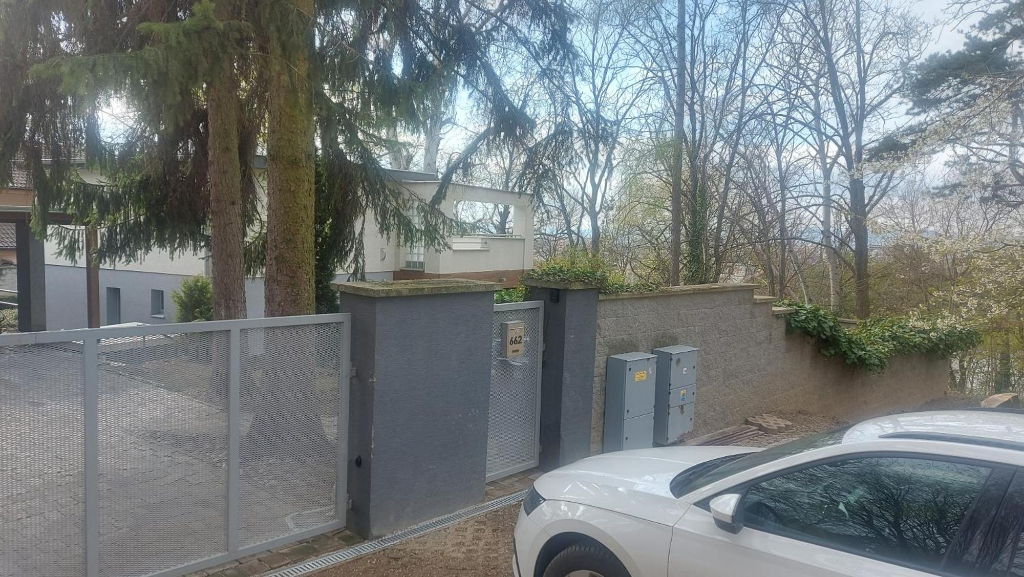 Dom Na Cervenej Vezi Villa Banka Dış mekan fotoğraf
