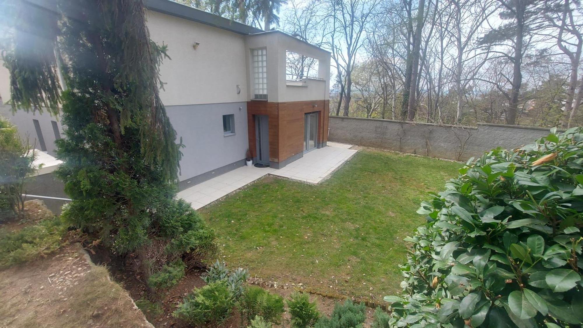 Dom Na Cervenej Vezi Villa Banka Dış mekan fotoğraf