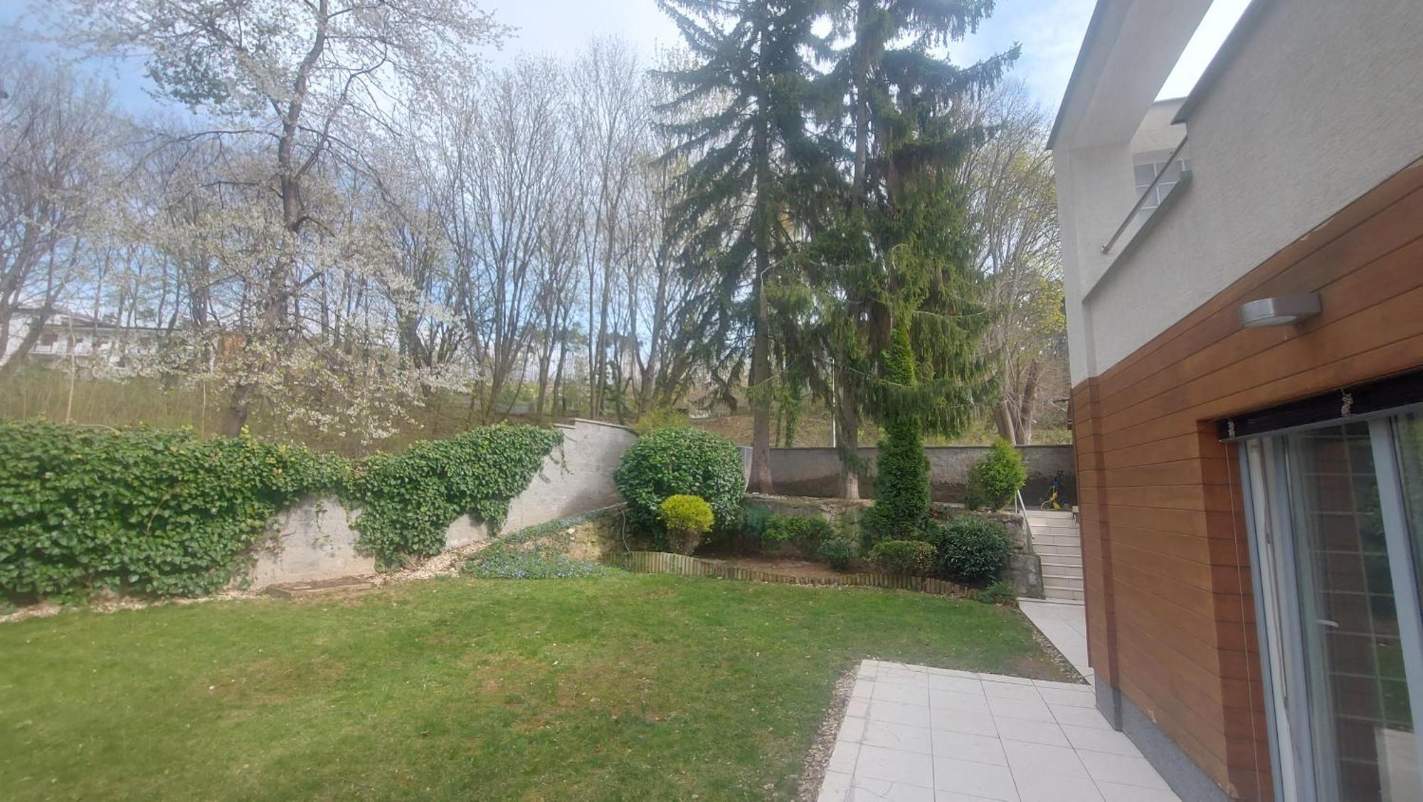 Dom Na Cervenej Vezi Villa Banka Dış mekan fotoğraf